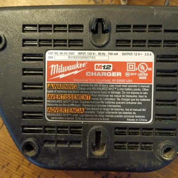 Milwaukee 48-59-2401 M12 12V Lithium Ion Battery Charger 12 Volt Genuine a3 - Picture 4 of 4